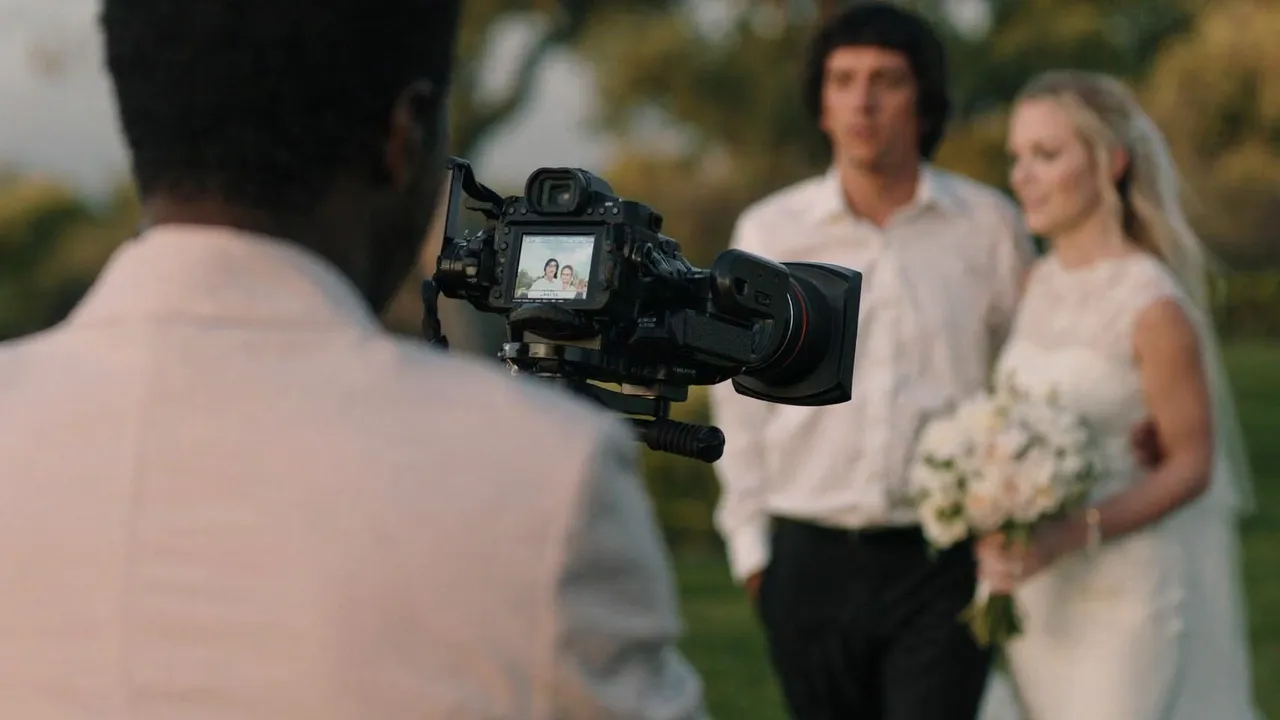 Wat kost een trouwvideograaf? En is een trouwfilm het geld waard?